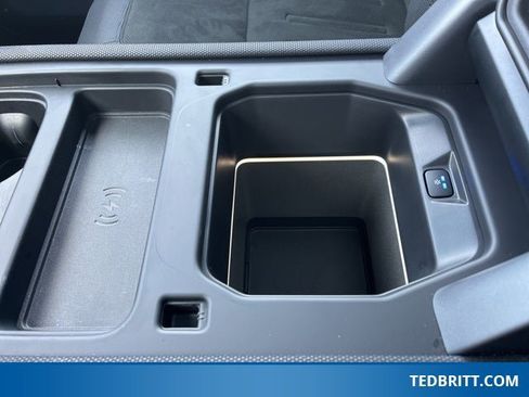 Used 2024 Land Rover Defender 90 V8 image 33