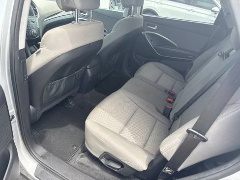 Used 2018 Hyundai Santa Fe SE FWD image 12
