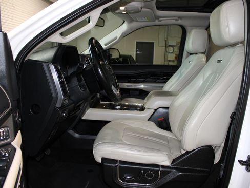 Used 2018 Ford Expedition Platinum RWD image 9