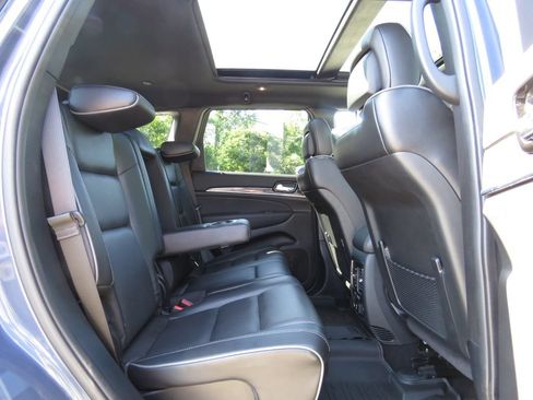 Used 2020 Jeep Grand Cherokee Overland AWD/4WD image 16
