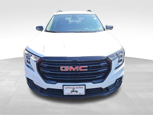 Used 2024 GMC Terrain SLT w/ Elevation Edition image 2