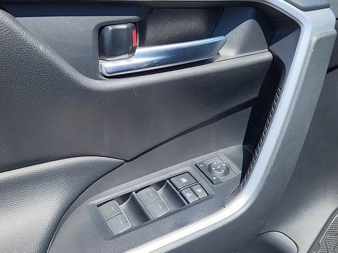 Used 2025 Toyota RAV4 XLE AWD/4WD image 7