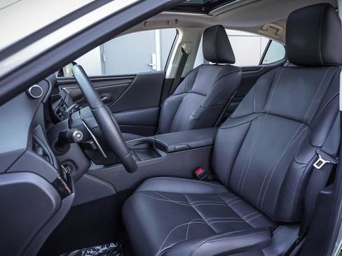 Certified 2025 Lexus ES 300h w/ Luxury Package FWD image 10
