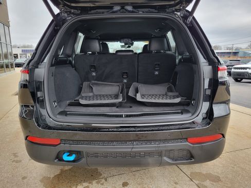 Used 2023 Jeep Grand Cherokee Trailhawk w/ Luxury Tech Group III image 20