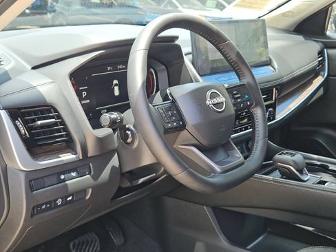 Certified 2025 Nissan Rogue Platinum w/ Platinum Premium Package FWD image 10