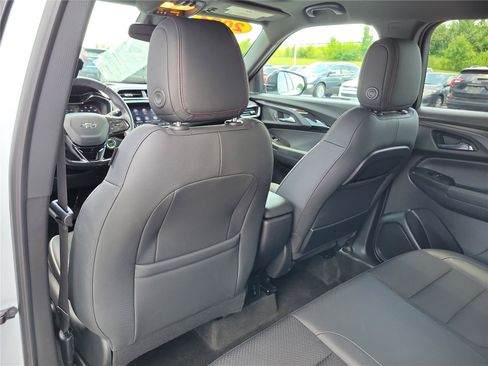 Used 2021 Chevrolet TrailBlazer RS w/ Sun and Liftgate Package FWD image 14