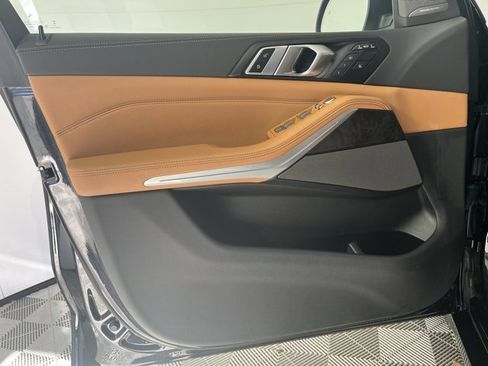 Used 2024 BMW X7 xDrive40i w/ Premium Package image 10