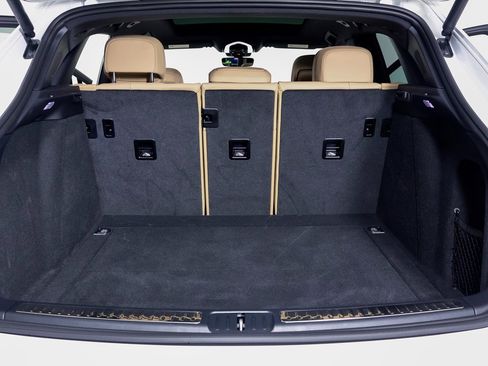 Used 2025 Porsche Macan image 13