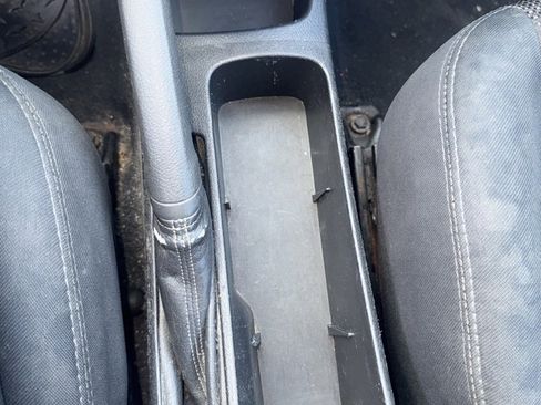 Used 2010 Pontiac Vibe w/ Preferred Package image 23