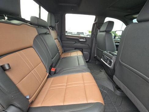 Used 2024 Chevrolet Silverado 2500 High Country w/ High Country Premium Package image 14