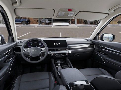 Used 2025 Kia Telluride LX image 14