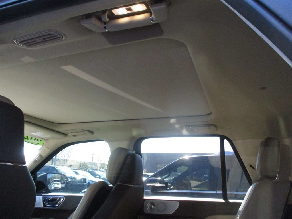 Used 2024 Lincoln Navigator Reserve AWD/4WD image 19
