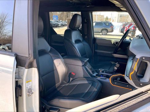 Used 2023 Ford Bronco Badlands image 11