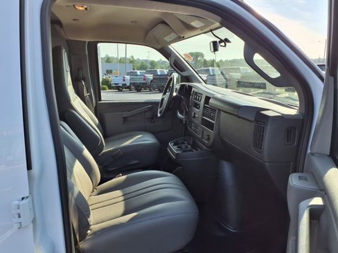 Used 2023 Chevrolet Express 2500 w/ Driver Convenience Package RWD image 20