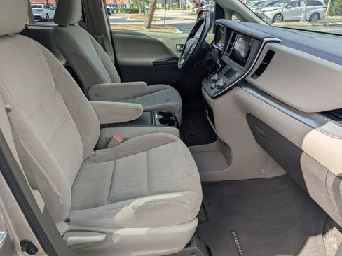 Certified 2017 Toyota Sienna LE image 14