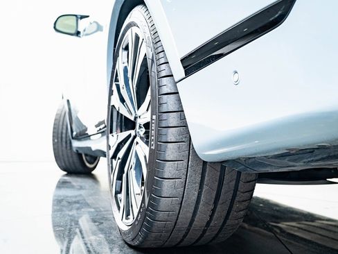 Used 2023 BMW X7 M60i w/ Executive Package image 41