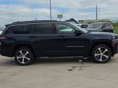 New 2026 Jeep Grand Cherokee L Limited RWD image 9