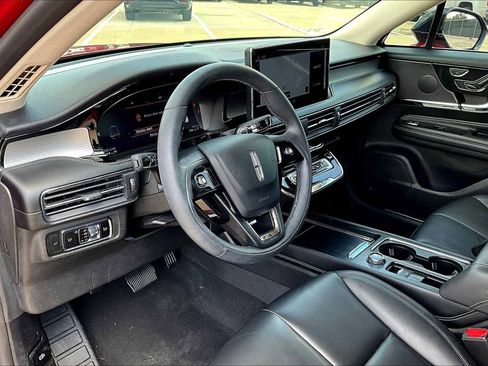 Used 2024 Lincoln Corsair Premiere image 16