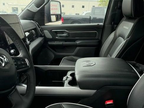 Used 2025 RAM 1500 Laramie w/ Night Edition AWD/4WD image 9