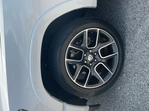 Used 2021 RAM 1500 Laramie w/ Sport Appearance Package AWD/4WD image 9