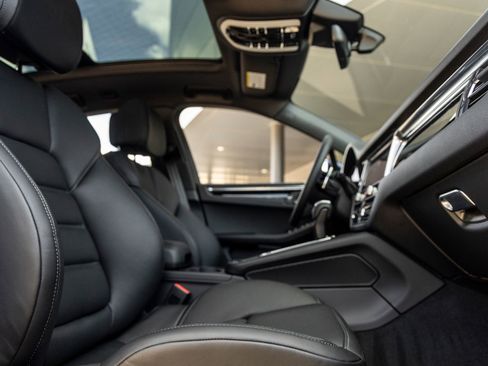 Certified 2026 Porsche Macan AWD/4WD image 40