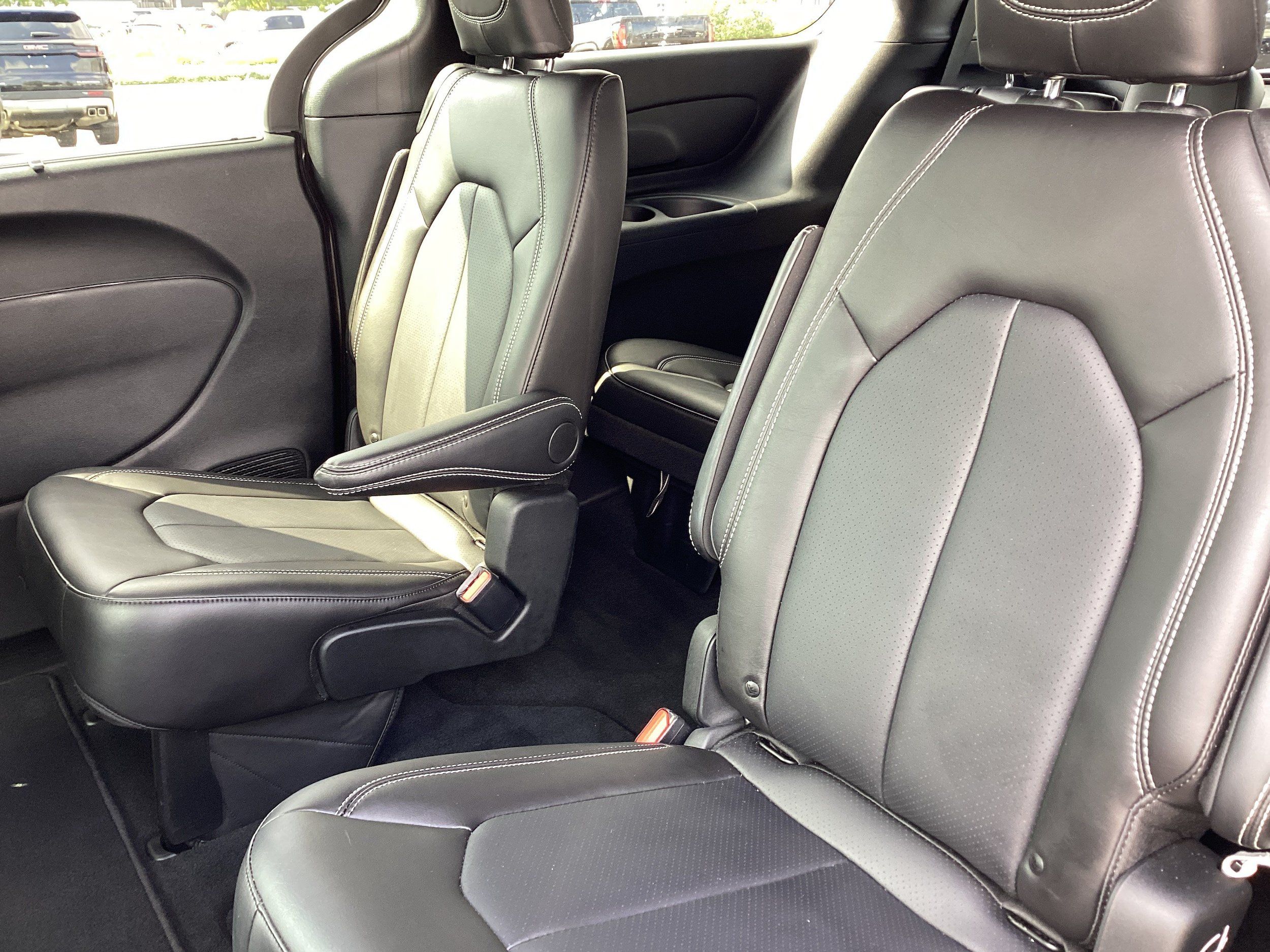 Used 2026 Chrysler Pacifica Select FWD image 13