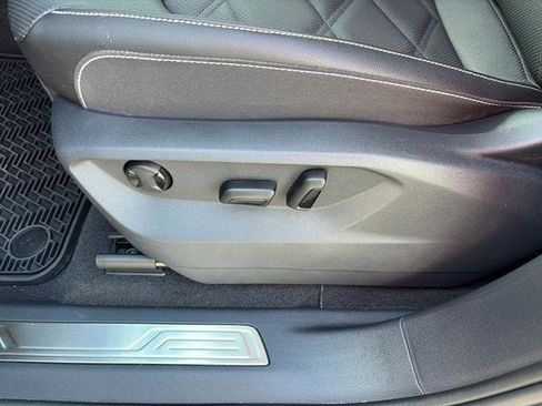 Certified 2025 Volkswagen Atlas SE w/ Panoramic Sunroof Package image 16