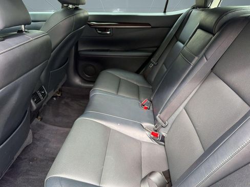 Used 2015 Lexus ES 350 w/ Premium Package FWD image 23
