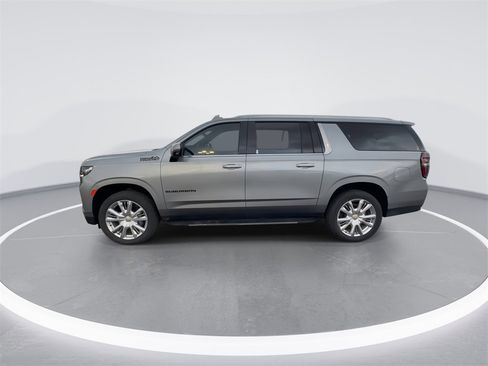 Used 2024 Chevrolet Suburban High Country image 5