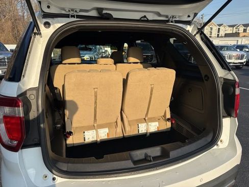 Used 2016 Ford Explorer XLT w/ Equipment Group 201A image 11