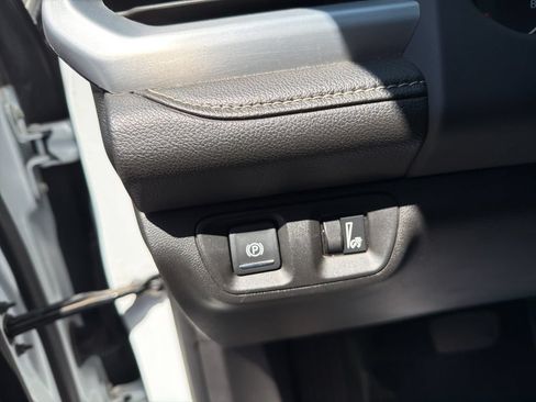 Used 2023 GMC Acadia SLT FWD image 20