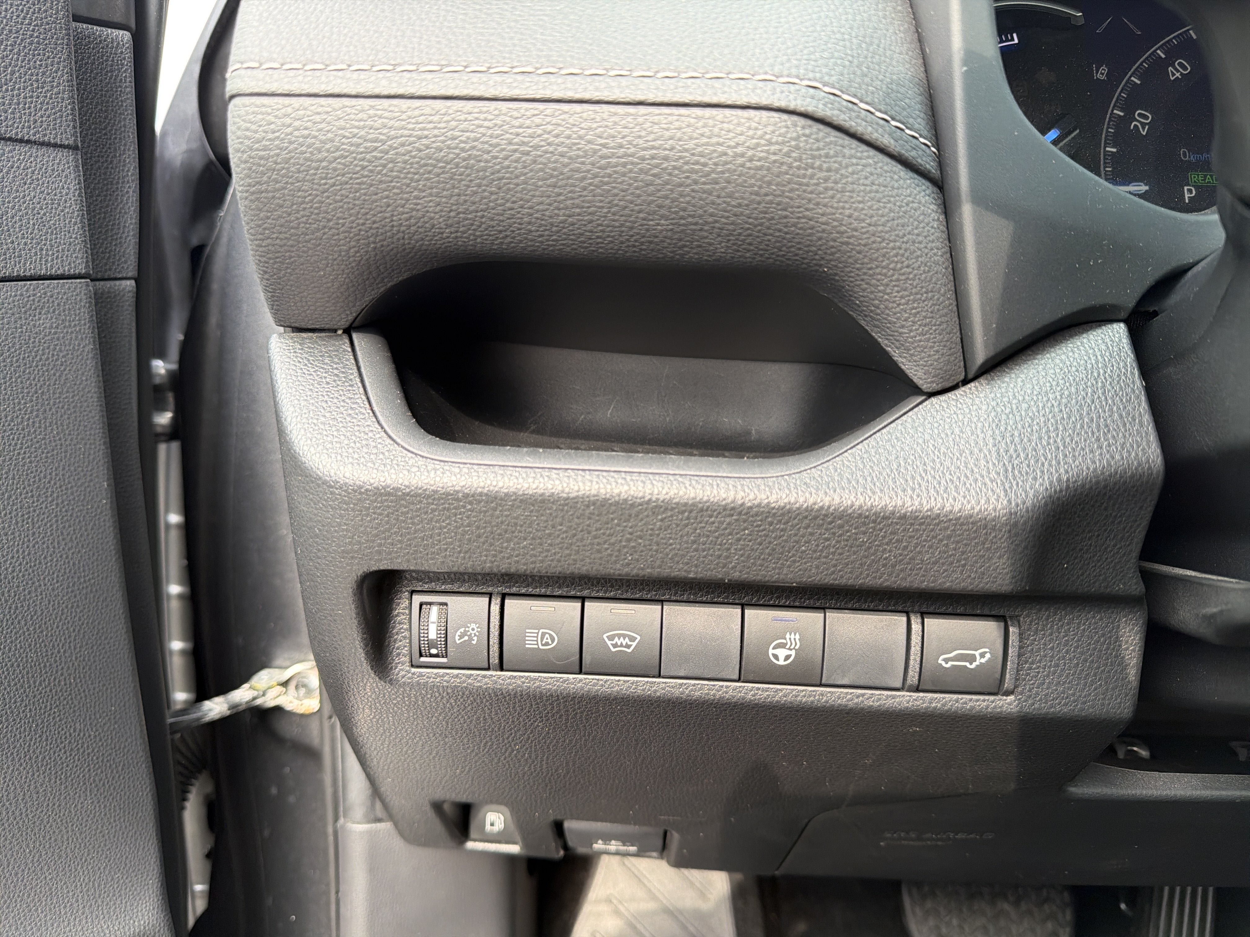 Used 2023 Toyota RAV4 XLE w/ Convenience Package AWD/4WD image 17