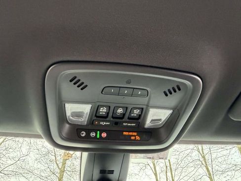 Certified 2023 Chevrolet Traverse RS image 31