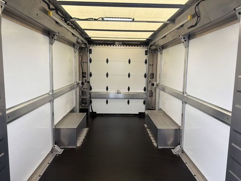 Used 2024 Chevrolet Brightdrop 600 w/ Commercial Equipment Package AWD/4WD image 12