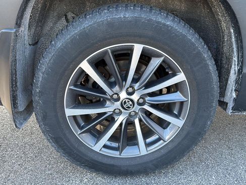 Used 2017 Toyota Highlander XLE AWD/4WD image 14