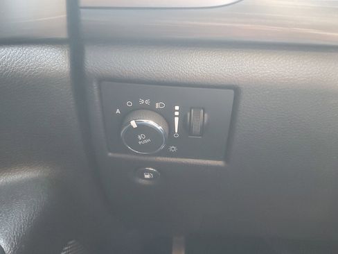 Used 2020 Jeep Grand Cherokee Altitude image 23