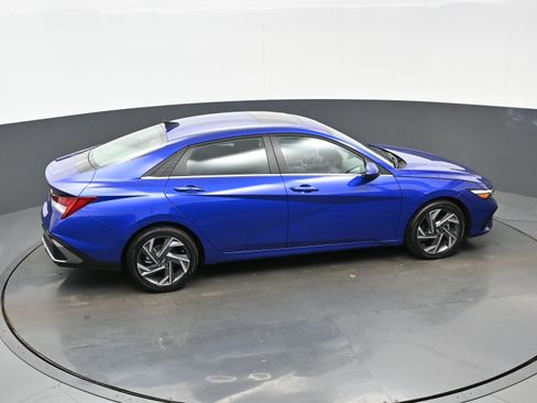 Certified 2025 Hyundai Elantra SEL image 39