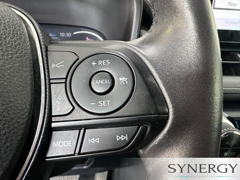 Used 2019 Toyota RAV4 Limited FWD image 18