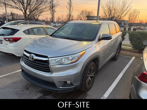 Used 2016 Toyota Highlander XLE image 1