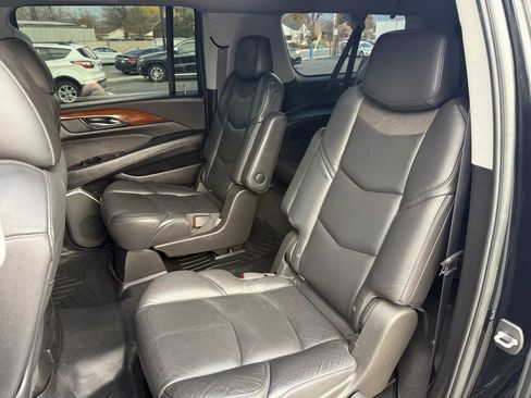 Used 2019 Cadillac Escalade ESV Luxury image 26