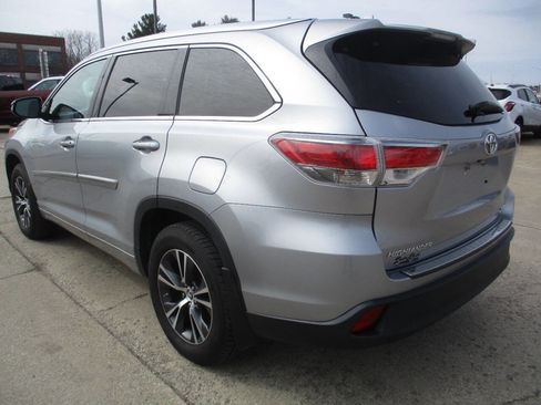 Used 2016 Toyota Highlander XLE image 4