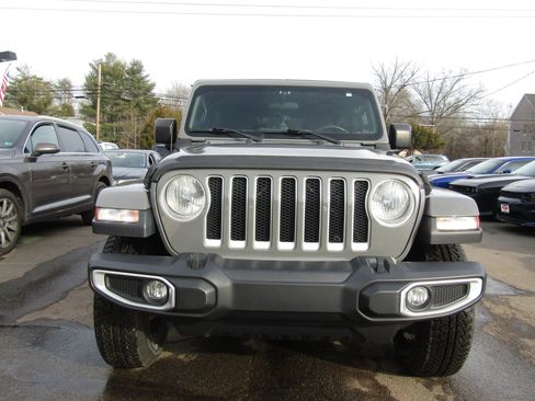 Used 2019 Jeep Wrangler Unlimited Sahara image 2