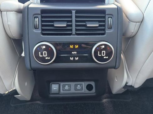 Used 2025 Land Rover Discovery S image 23