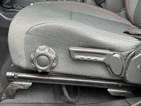 Used 2024 Jeep Wrangler Unlimited Rubicon AWD/4WD image 11