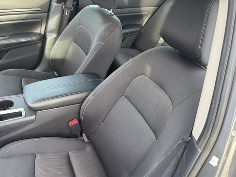 Used 2025 Nissan Altima 2.5 SV FWD image 28