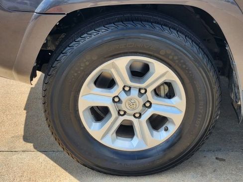 Used 2018 Toyota 4Runner SR5 Premium RWD image 10