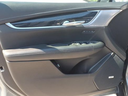 Used 2022 Cadillac XT5 Premium Luxury FWD image 9