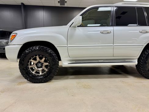 Used 2004 Lexus LX 470 image 11