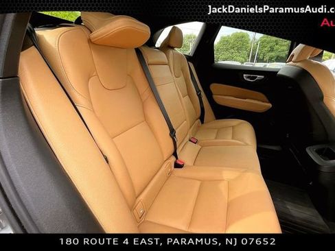 Used 2020 Volvo XC60 T5 Momentum w/ Protection Package Premier AWD/4WD image 22