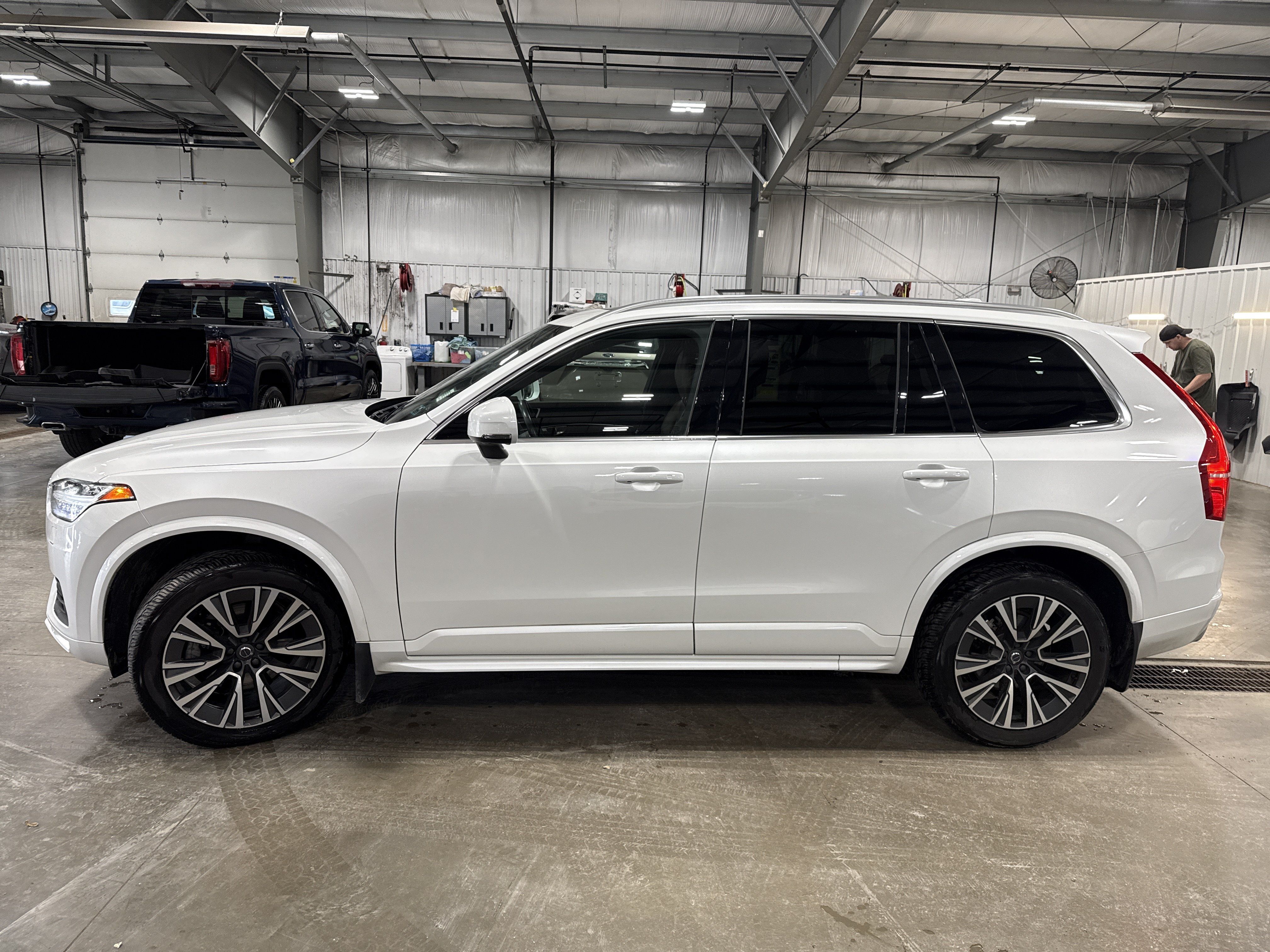 Used 2020 Volvo XC90 T6 Momentum AWD/4WD image 5